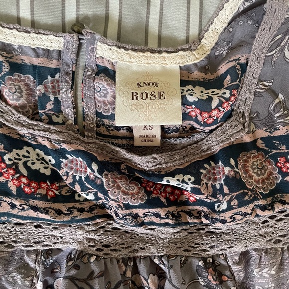 Knox rose floral top - Picture 4 of 8
